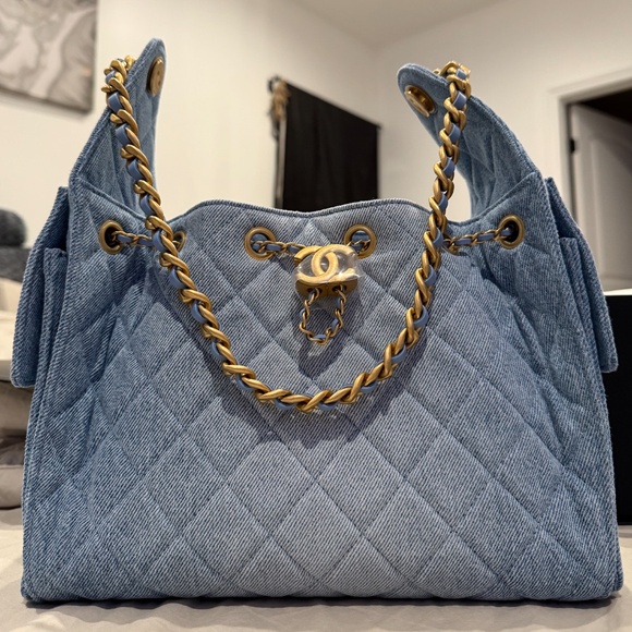 ✖️SOLD✖️BNWB 25c Chanel Small Light Blue Denim Hobo 25 Bag With Gold Hardware - Picture 1 of 6
